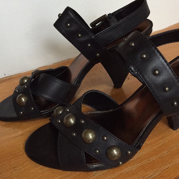 Kristin Davis VGUC triangle block heel style/studs - Picture 4 of 8